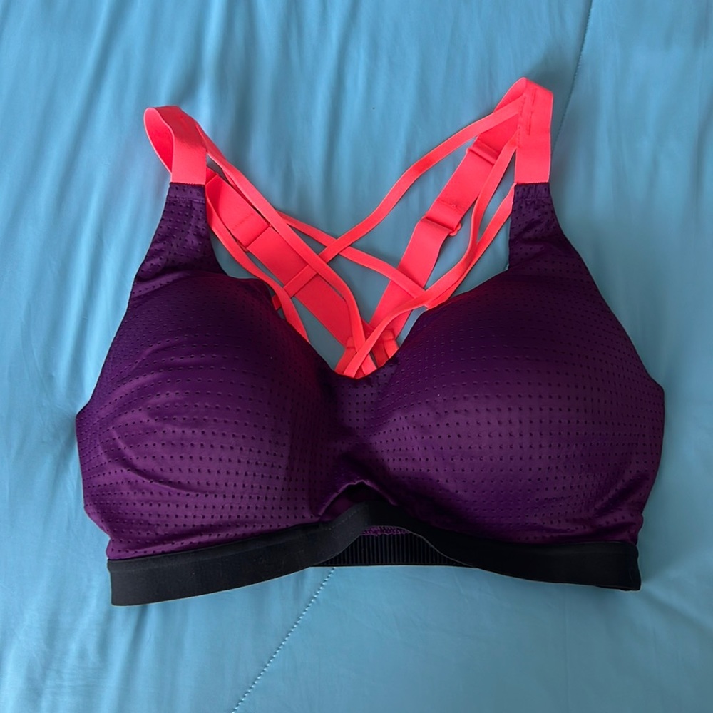 Victoria’s Secret sports bra 34DD worn once!